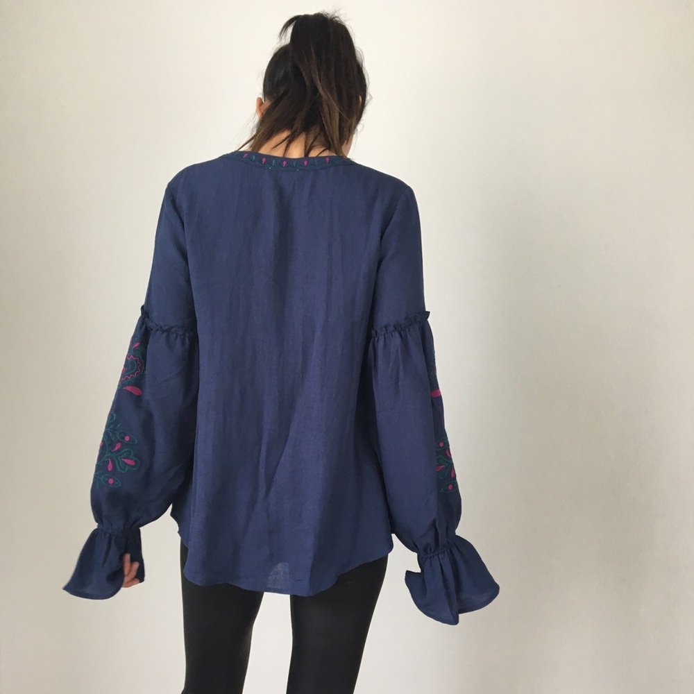 Embroidered Bohemian luxe peasant top || - Picture 5 of 8